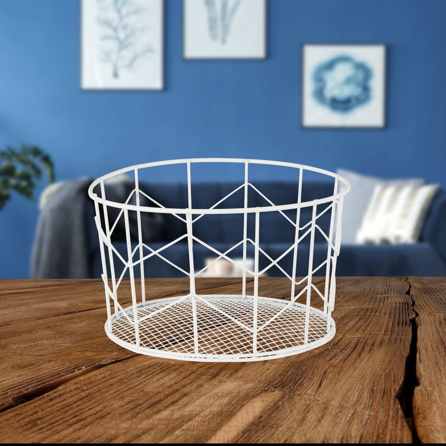Round basket made of metal wire