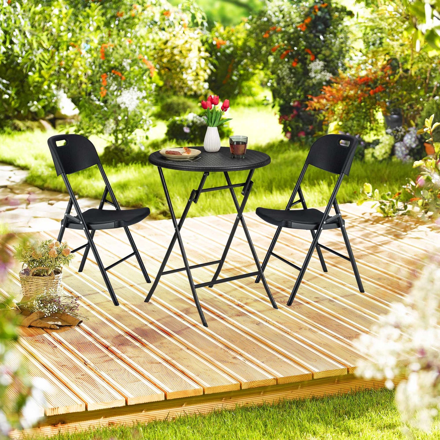 Round garden table in rattan look