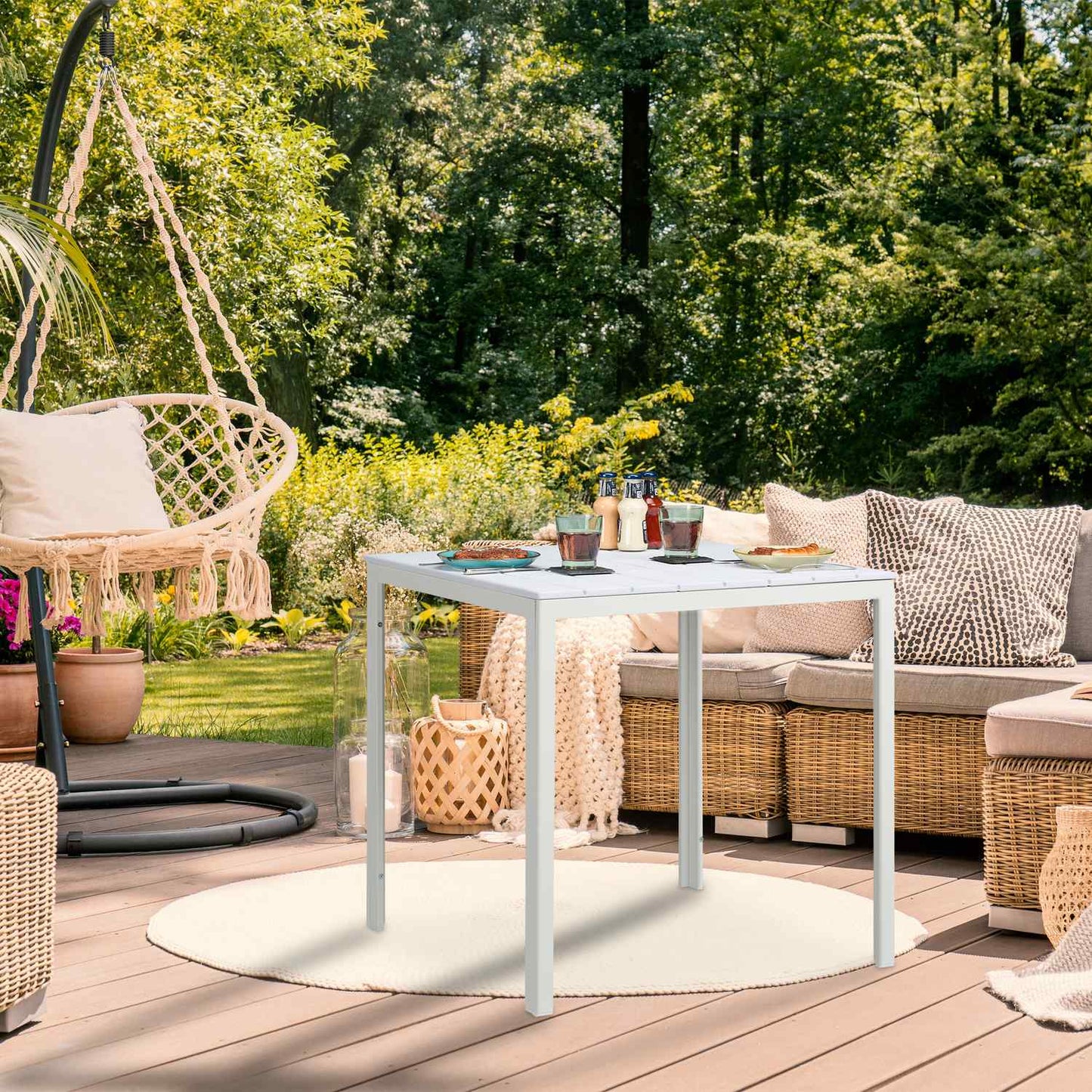 Round garden table in rattan look