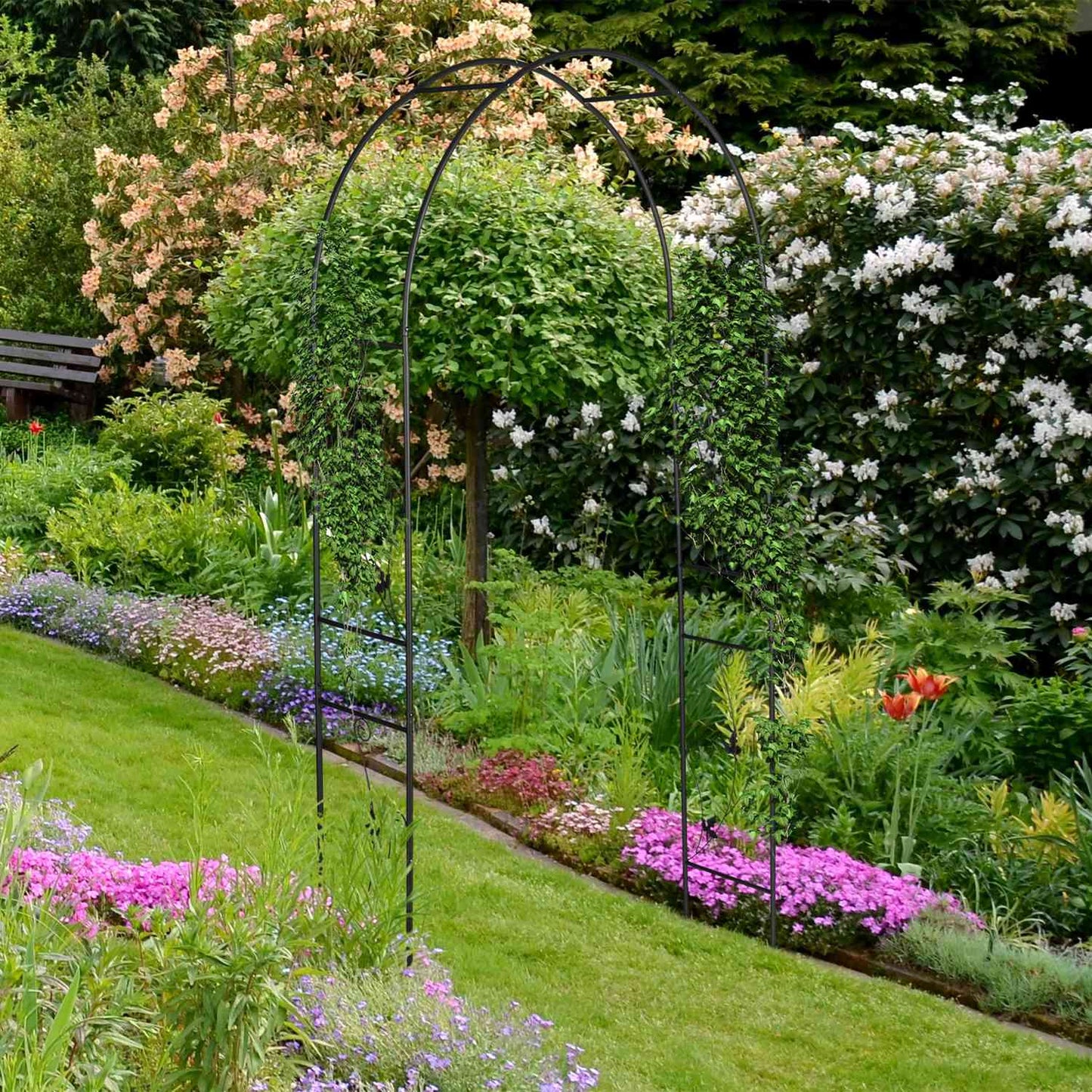 Round rose arch in black