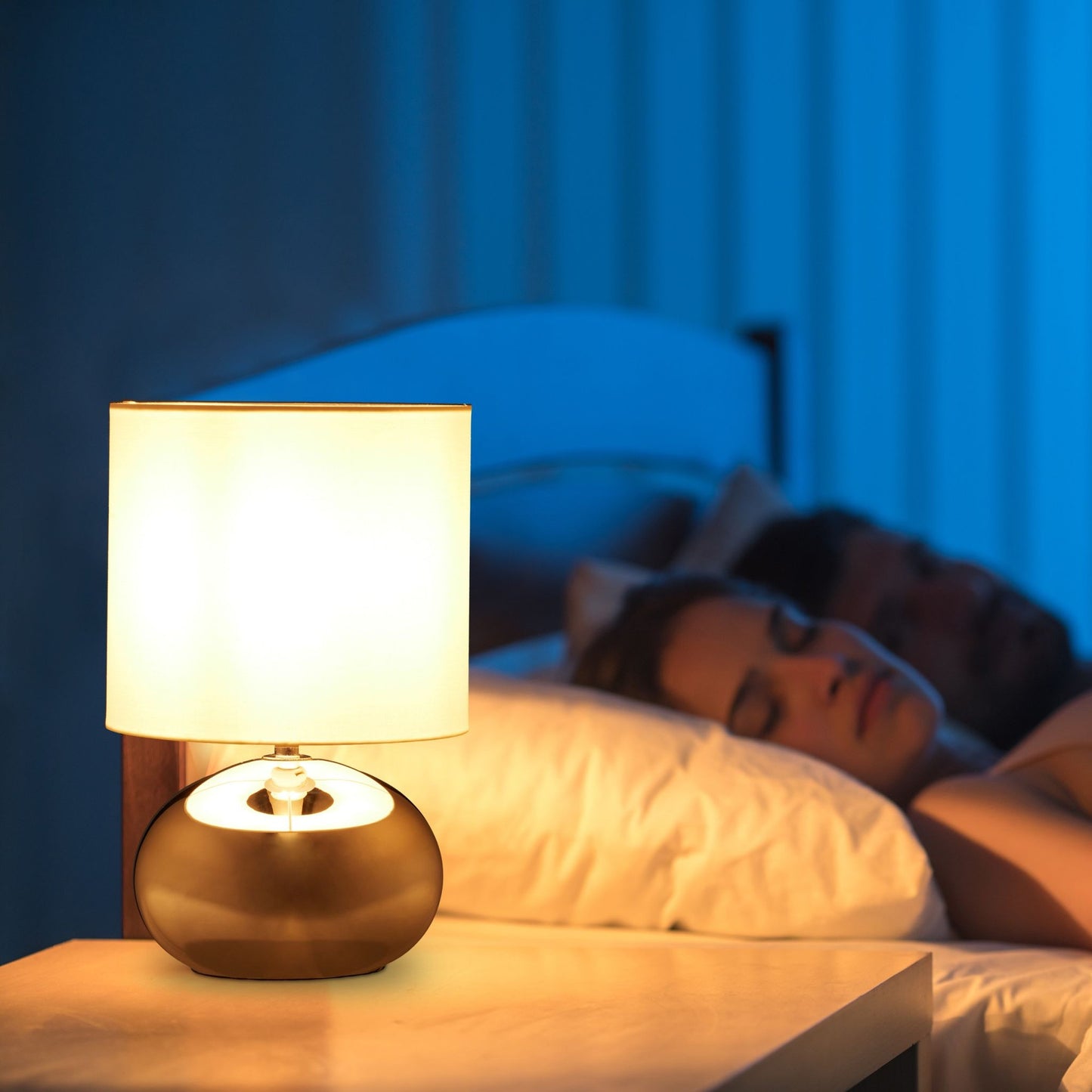 Round table lamp with touch function