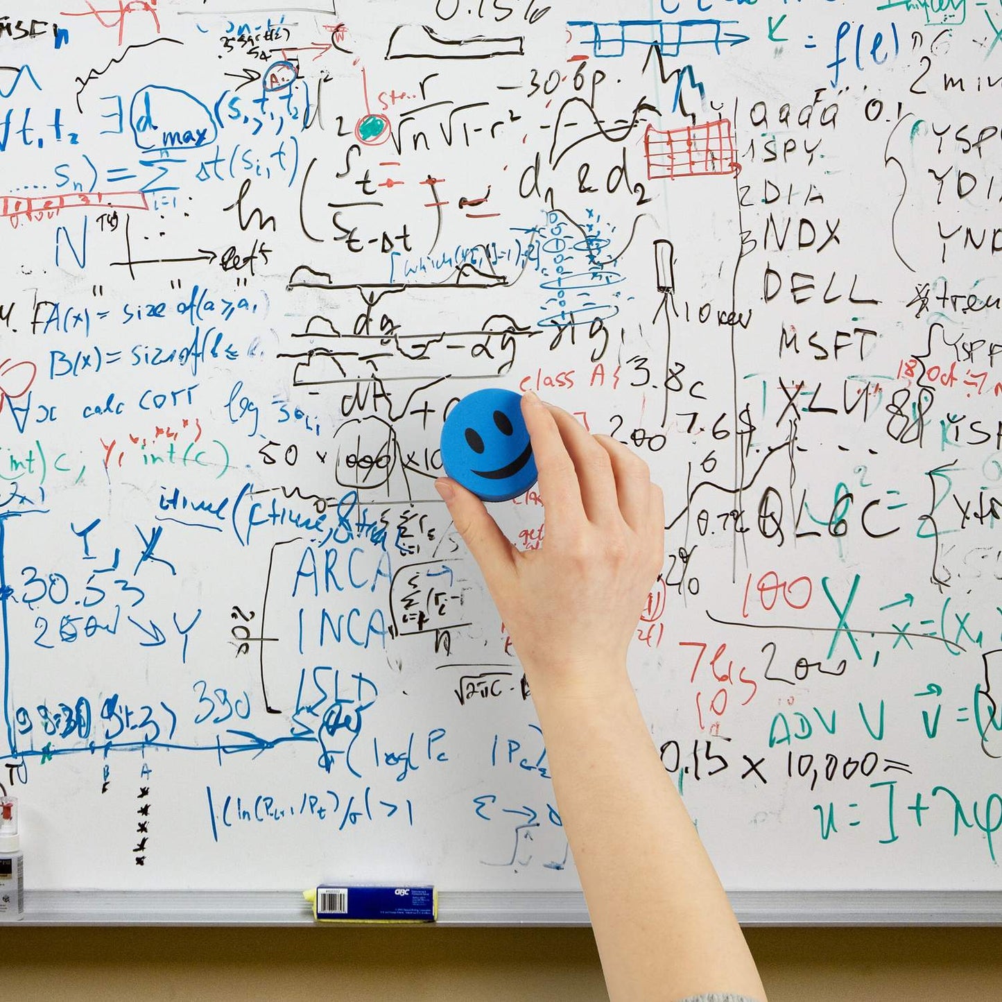 Round whiteboard sponge in a set of 20