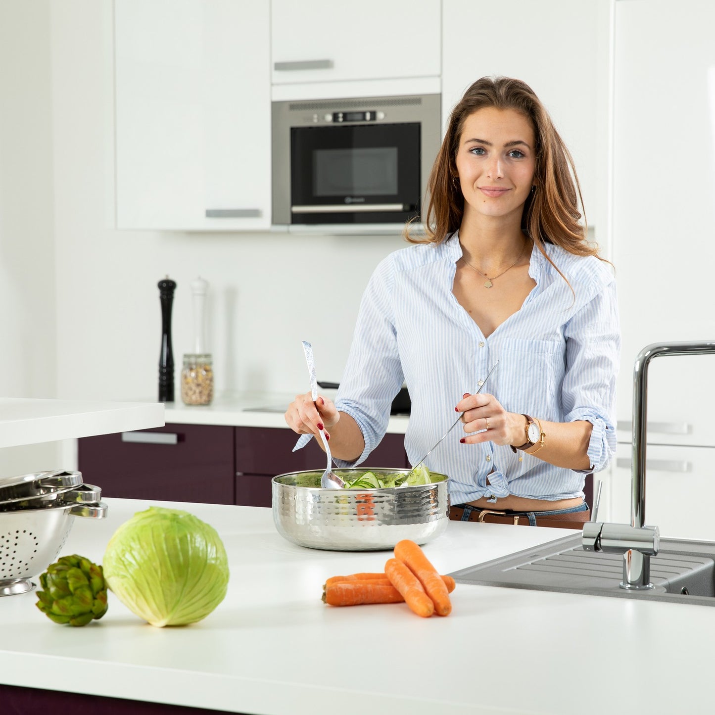 Salad bowl with cutlery