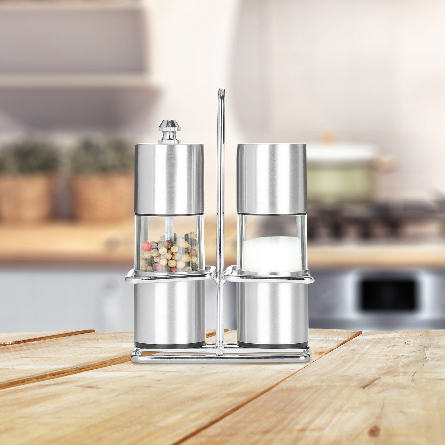 Salt shaker & pepper mill in set