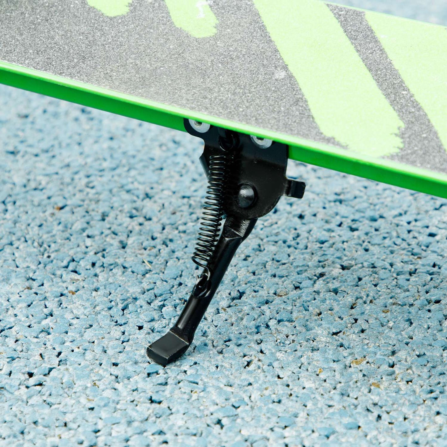 Foldable children's scooter, adjustable height, 2 light wheels, green