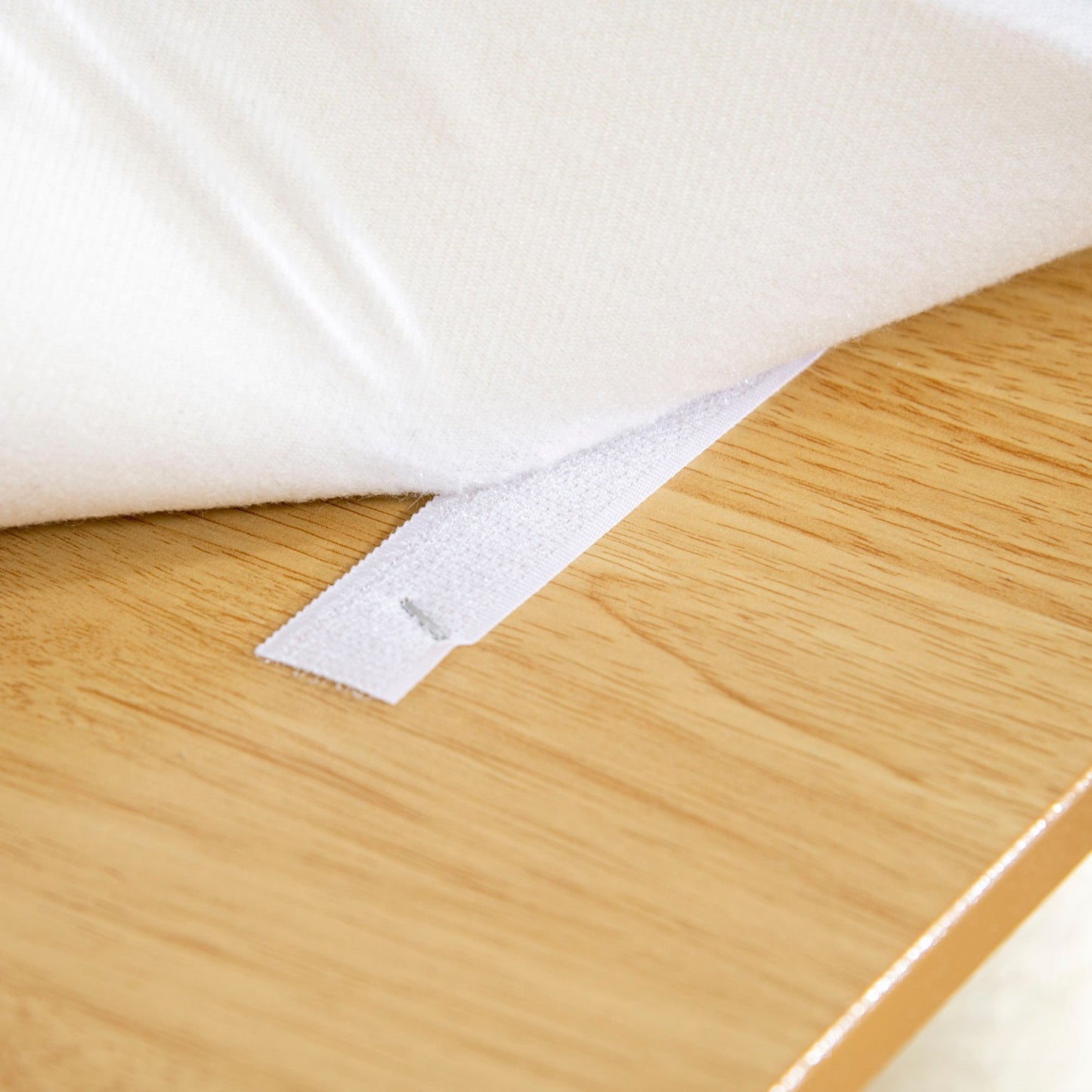 Cat tree with caves & play ball, 133 cm Oak & White