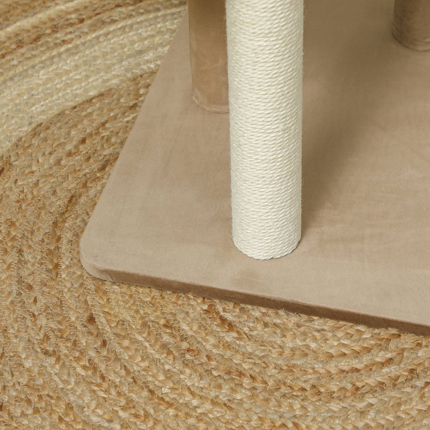 Cat tree with bed, platform and jute posts for 7 kg cats