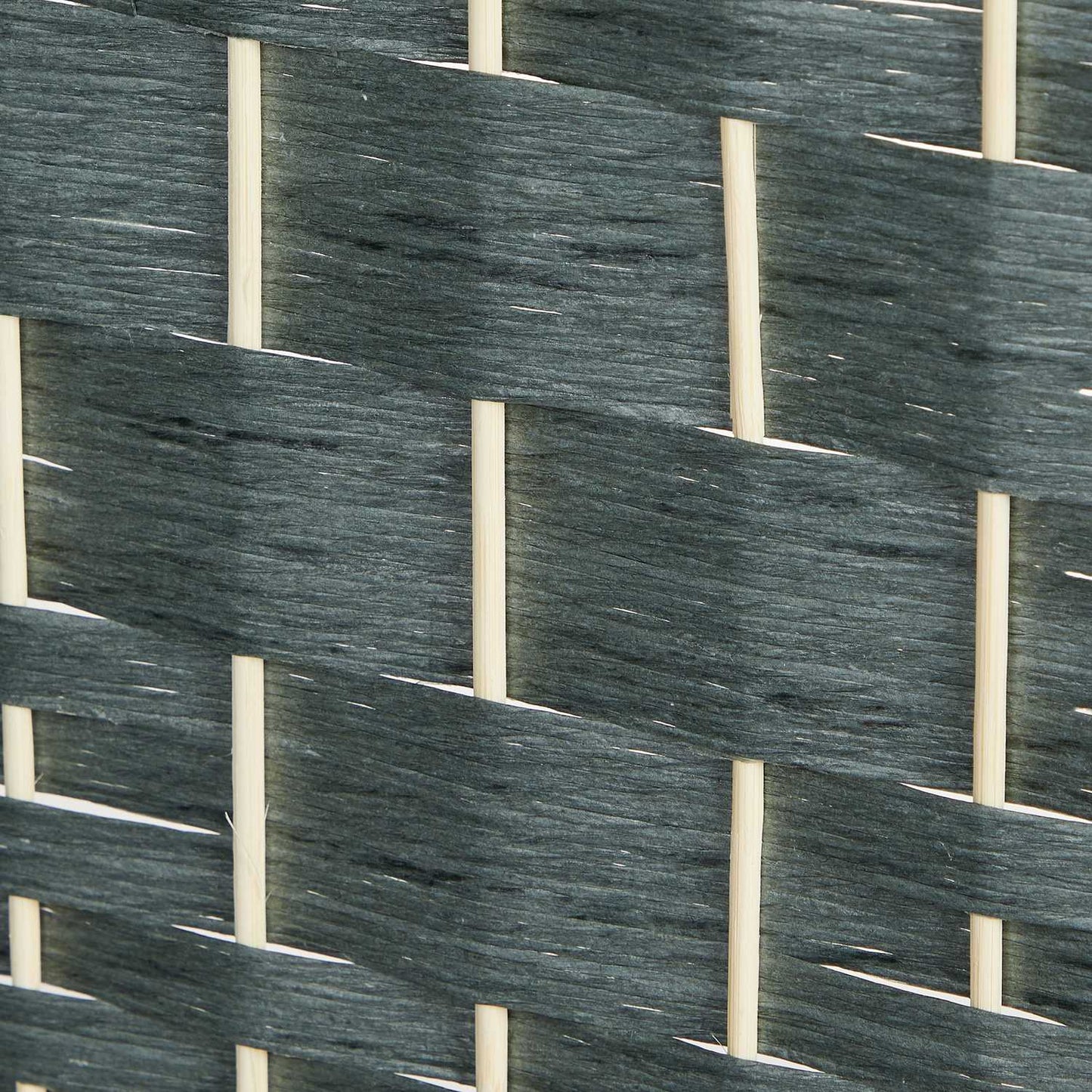 Screen wall with 3 panels