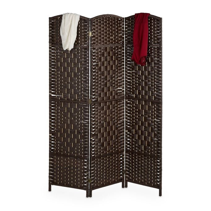 Screen wall with 3 panels