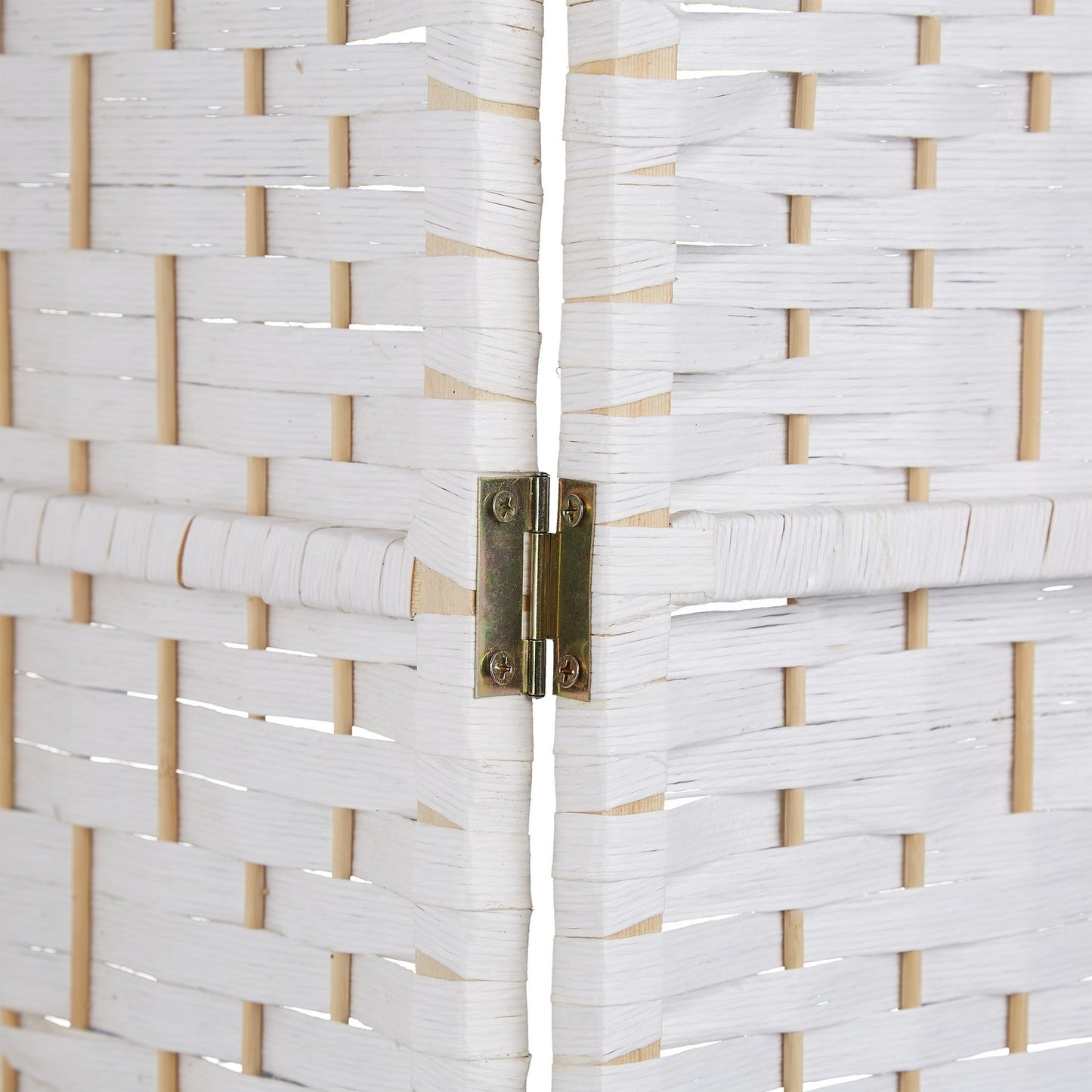 Screen wall with 3 panels