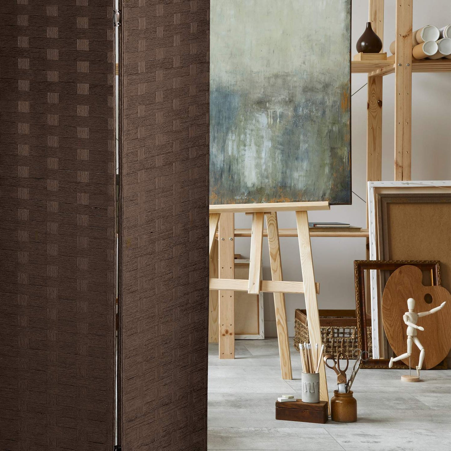 Screen wall with 8 panels