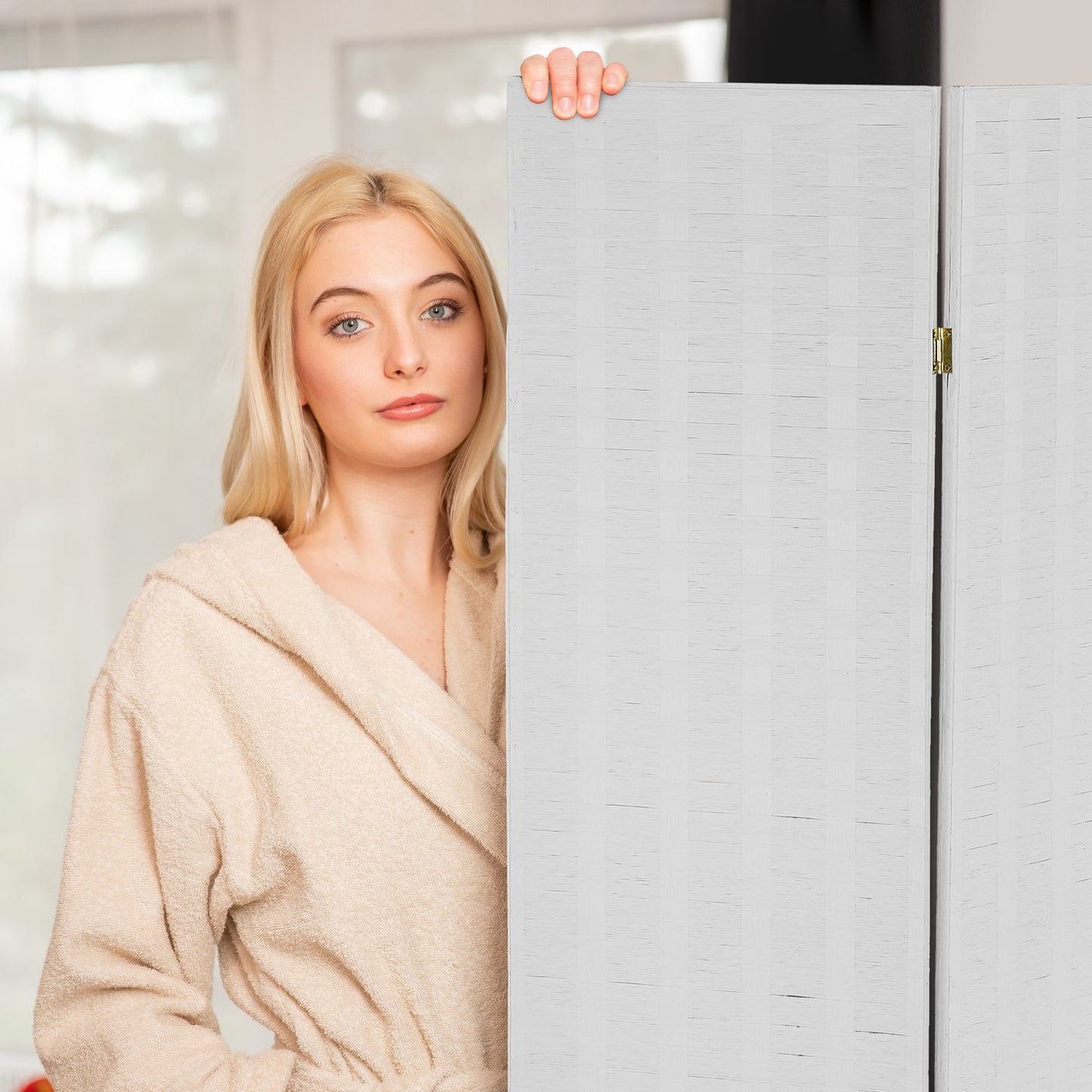 Screen wall with 8 panels