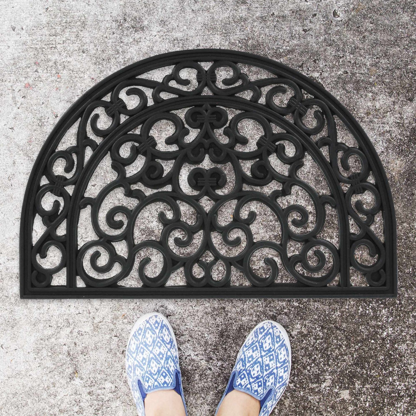 Semi-round rubber doormat