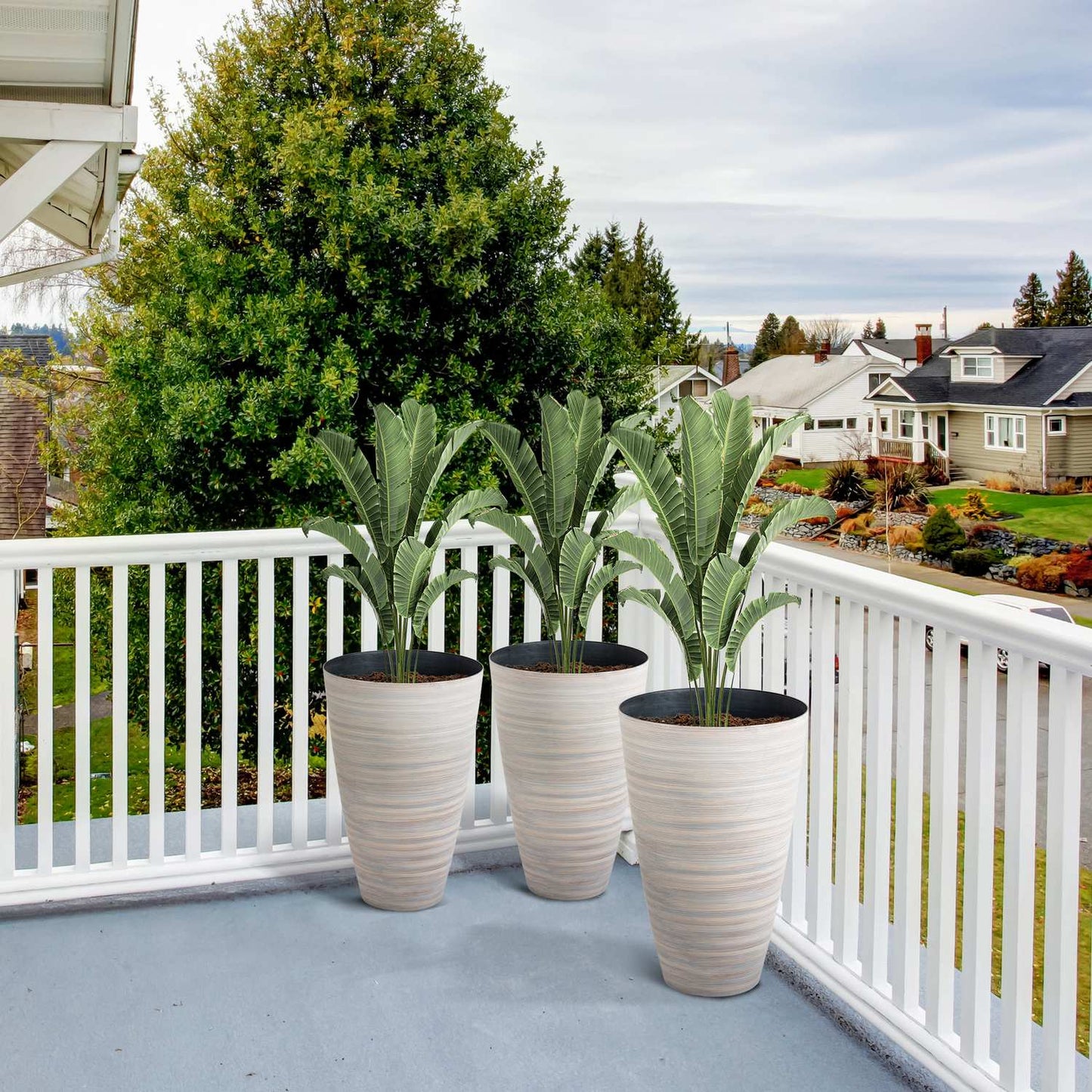 Set of 3 cream-white flower pots in robust plastic