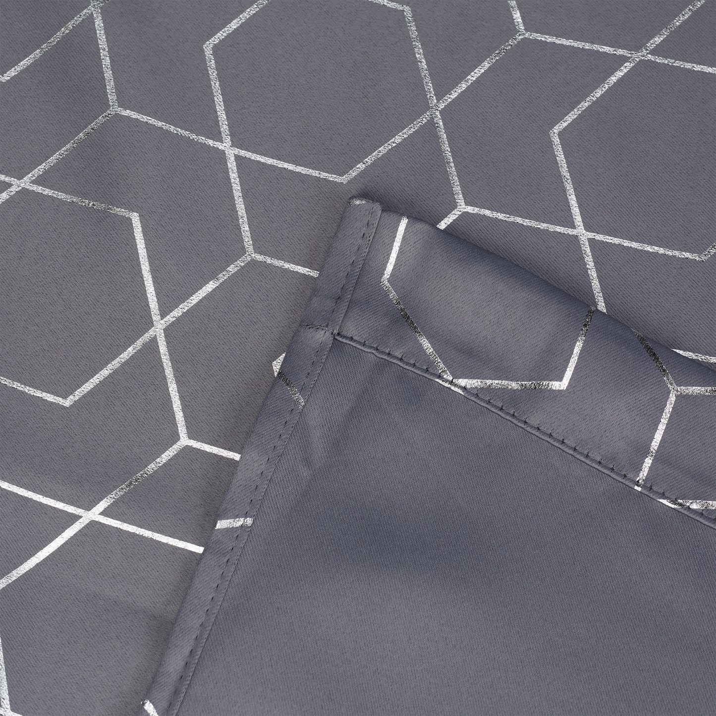 Set of 2 Grey Curtains with Pattern