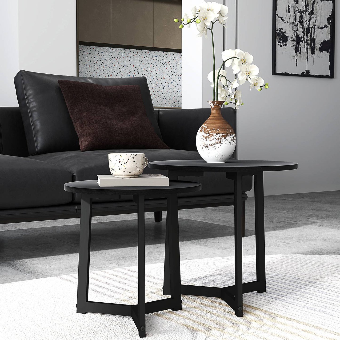 Round coffee table with steel frame - modern black design