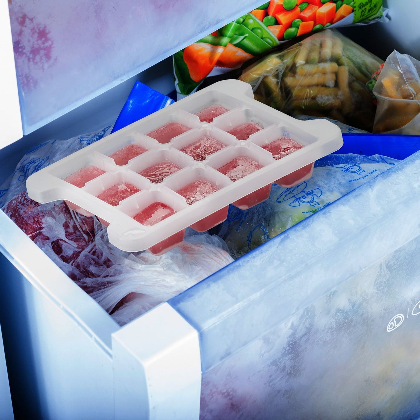 Set of ice cube molds with box and lid