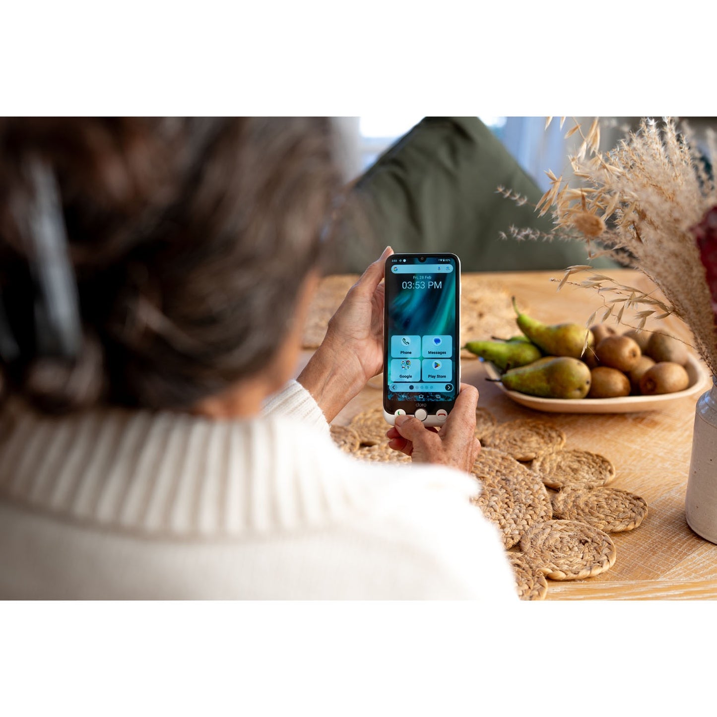 Smartphone 4G with Large Display, Dual Cameras, Easy Interface