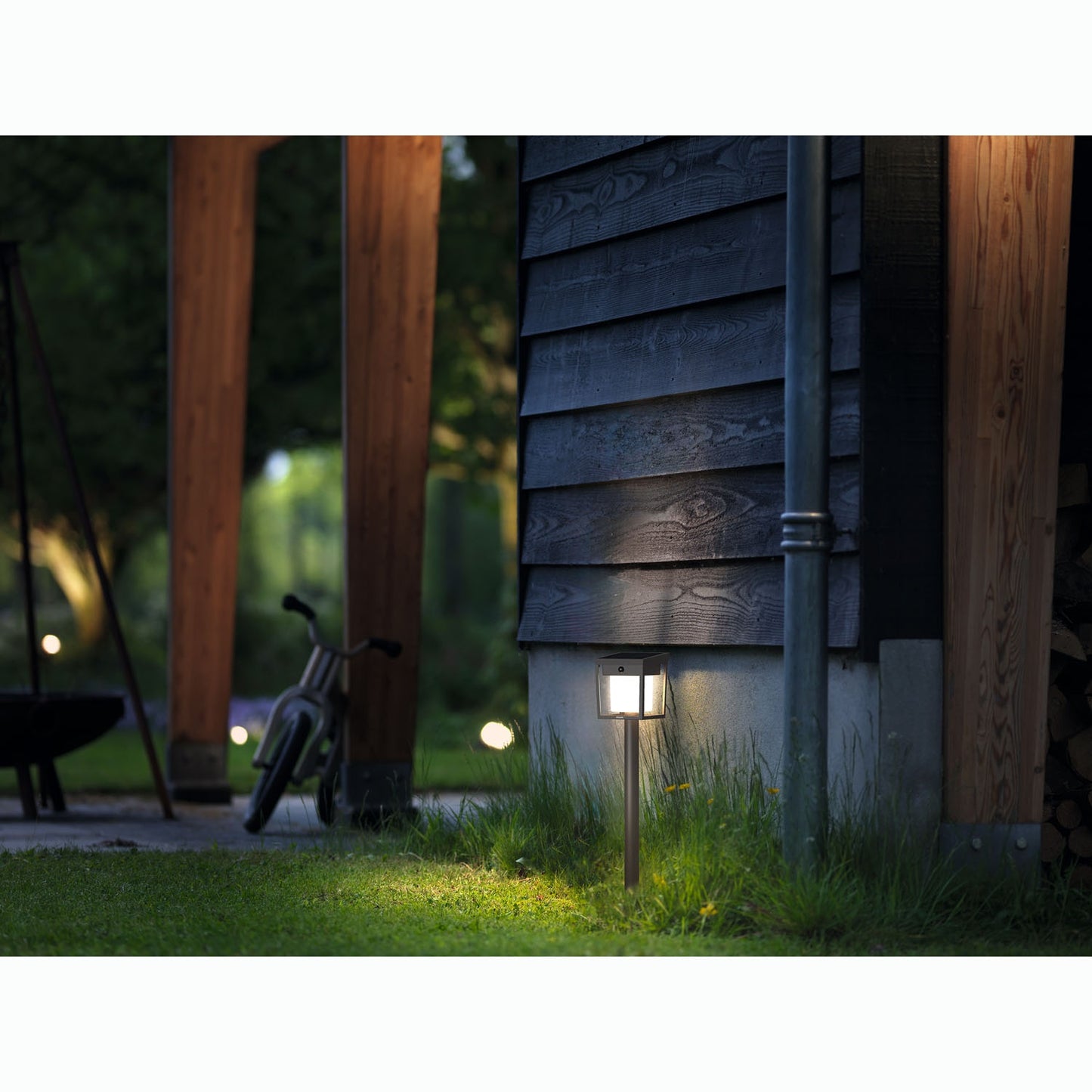 Solar LED Garden Path Light, Dual Brightness, Black