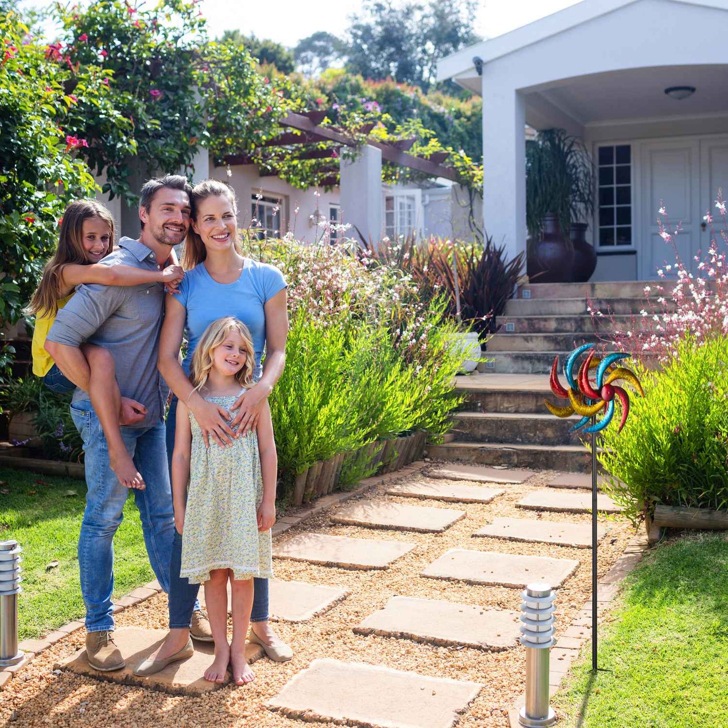 Solar cell-based wind turbine for the garden