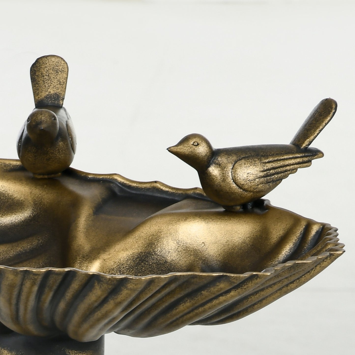 Plastic bird bath, frost-proof sink for garden or balcony