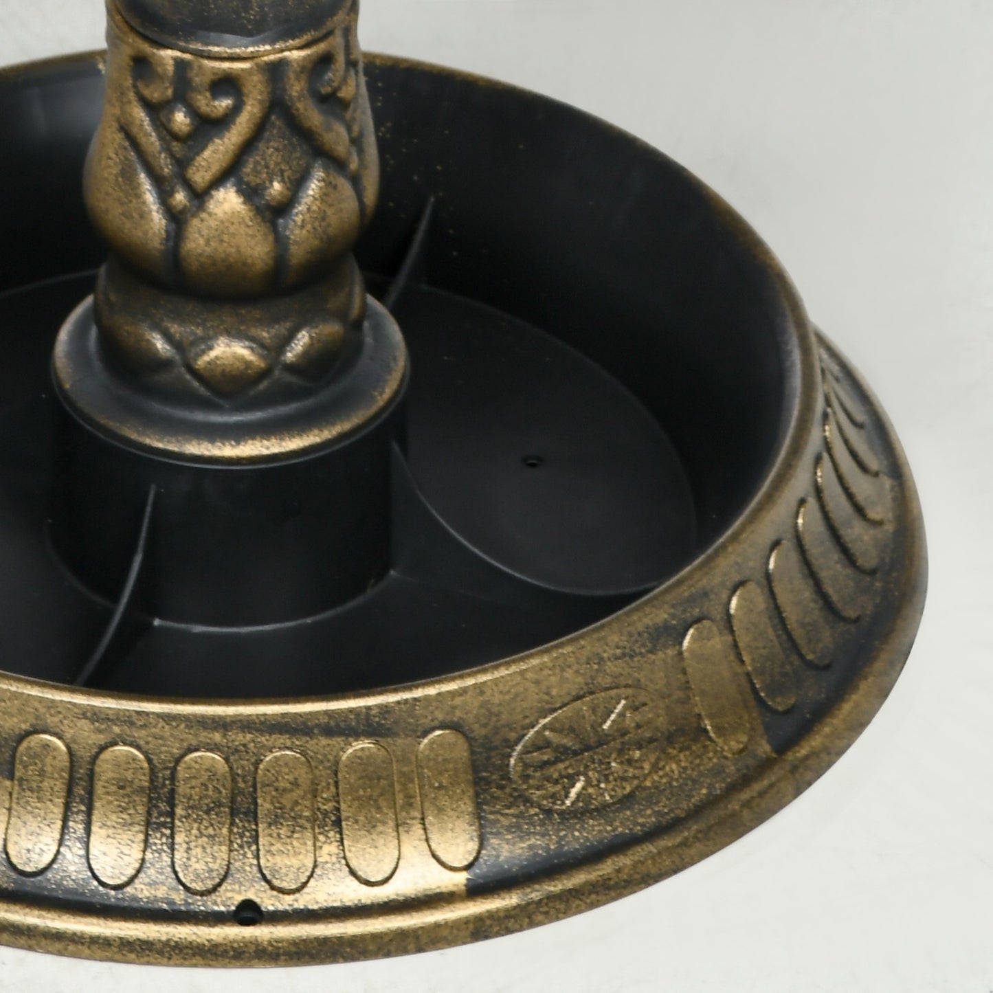 Plastic bird bath, frost-proof sink for garden or balcony