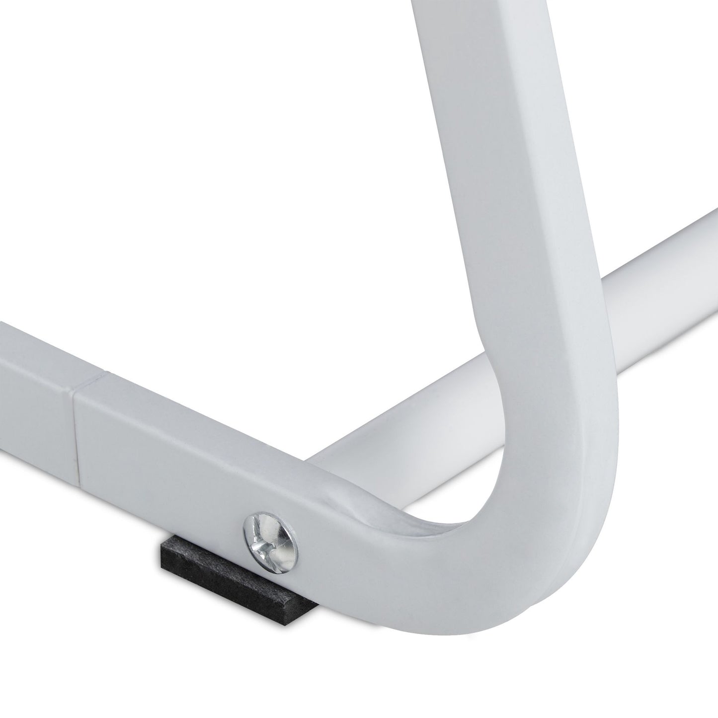 Standing towel hanger in metal