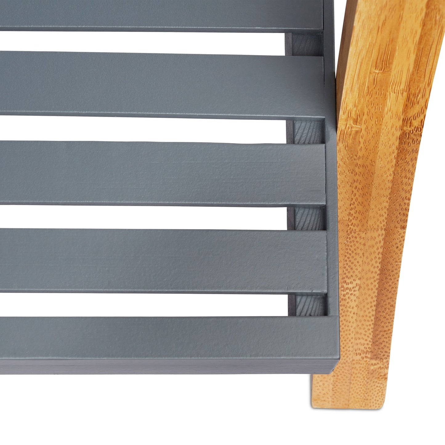 Standing towel rack