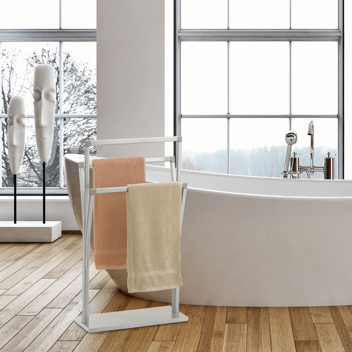 Standing towel rail
