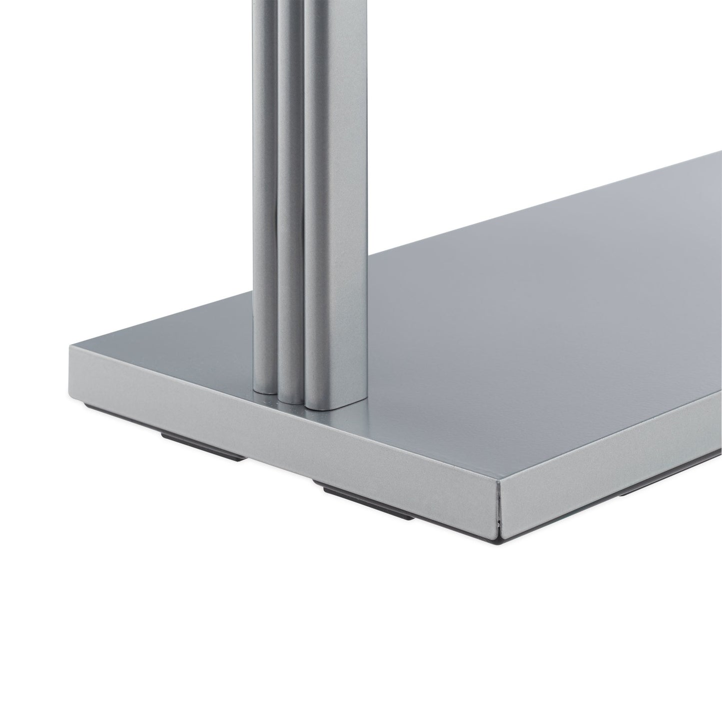 Standing towel rail