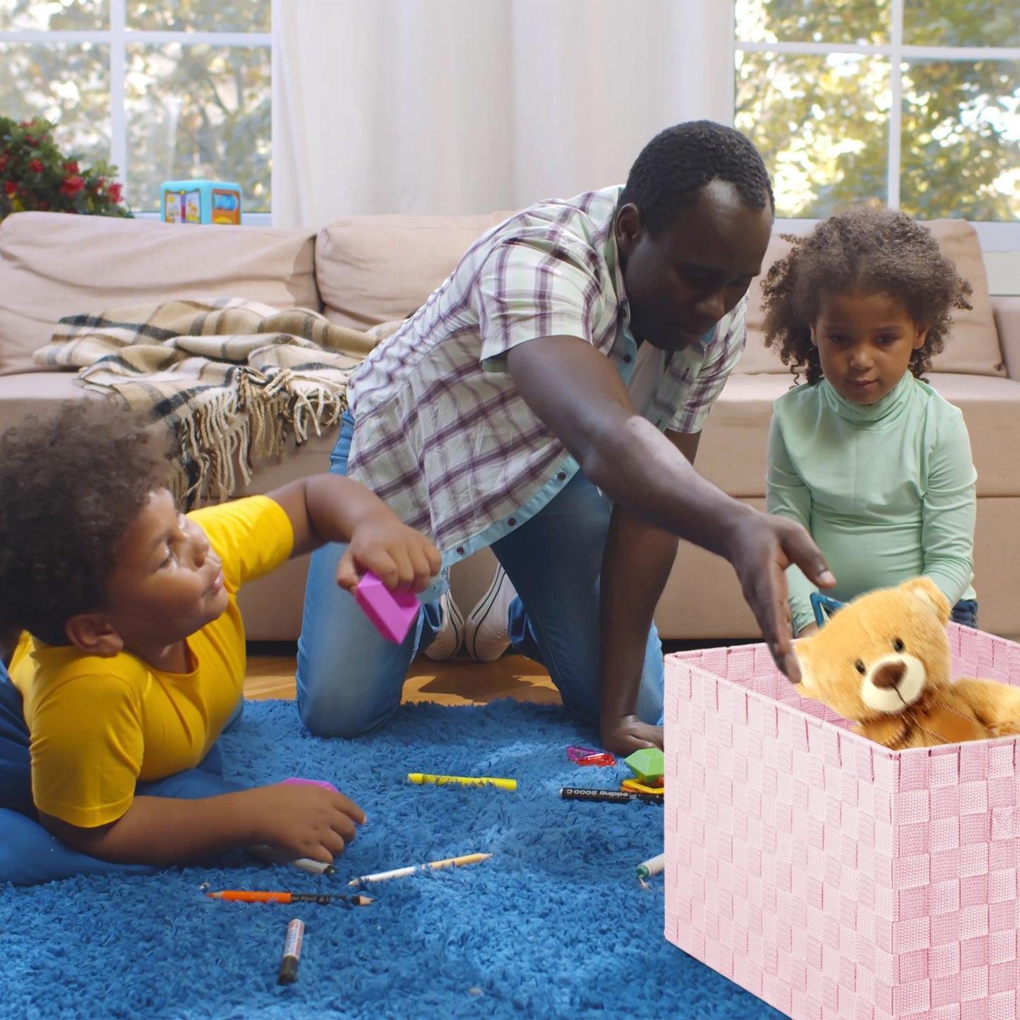 Storage basket with handle