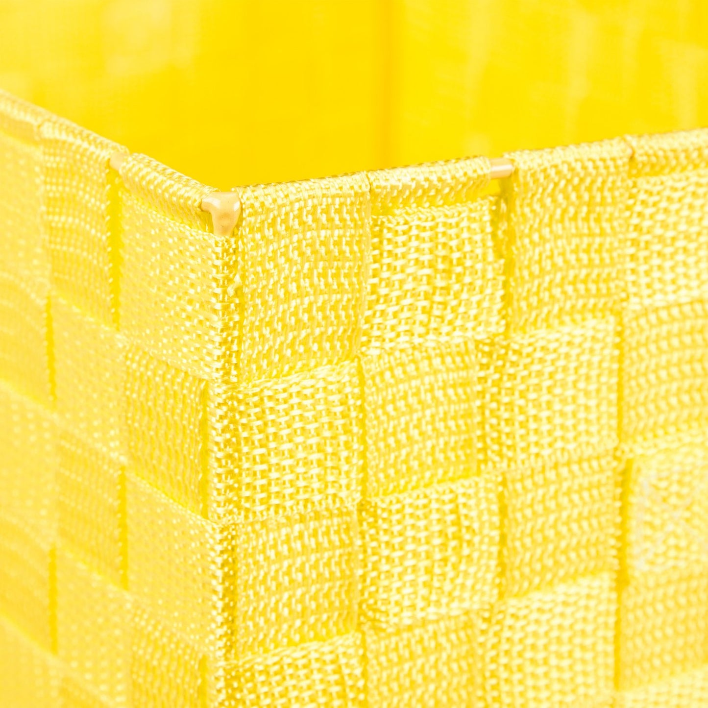 Storage basket with handle