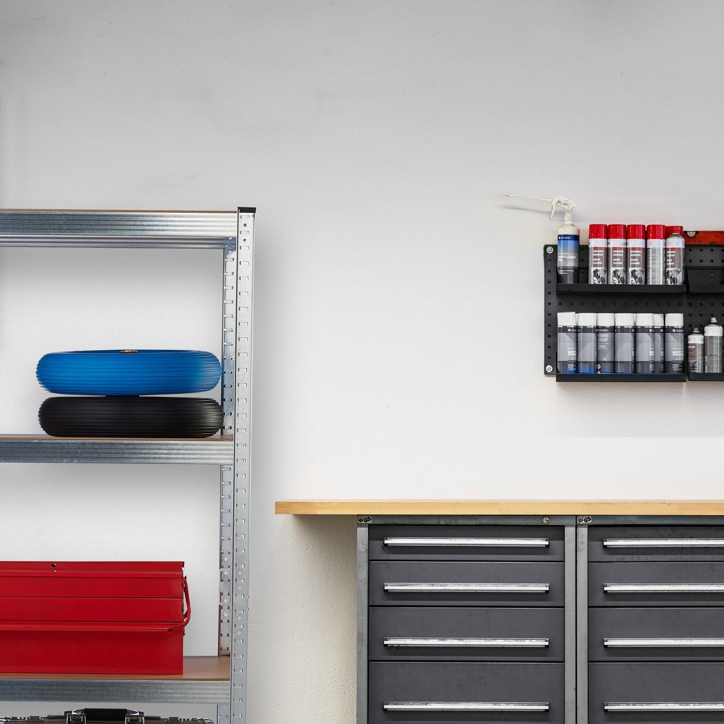 Storage shelf with 4 shelves