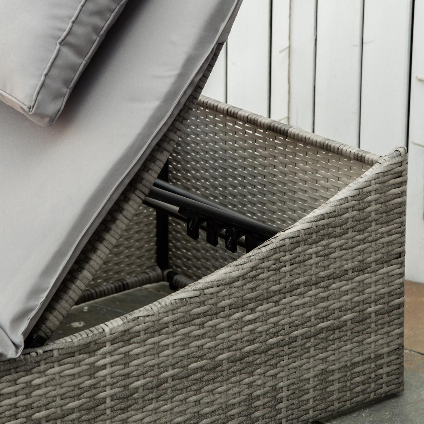 Adjustable sun lounger in the poly rattan with cushion, foldable 2-in-1 design
