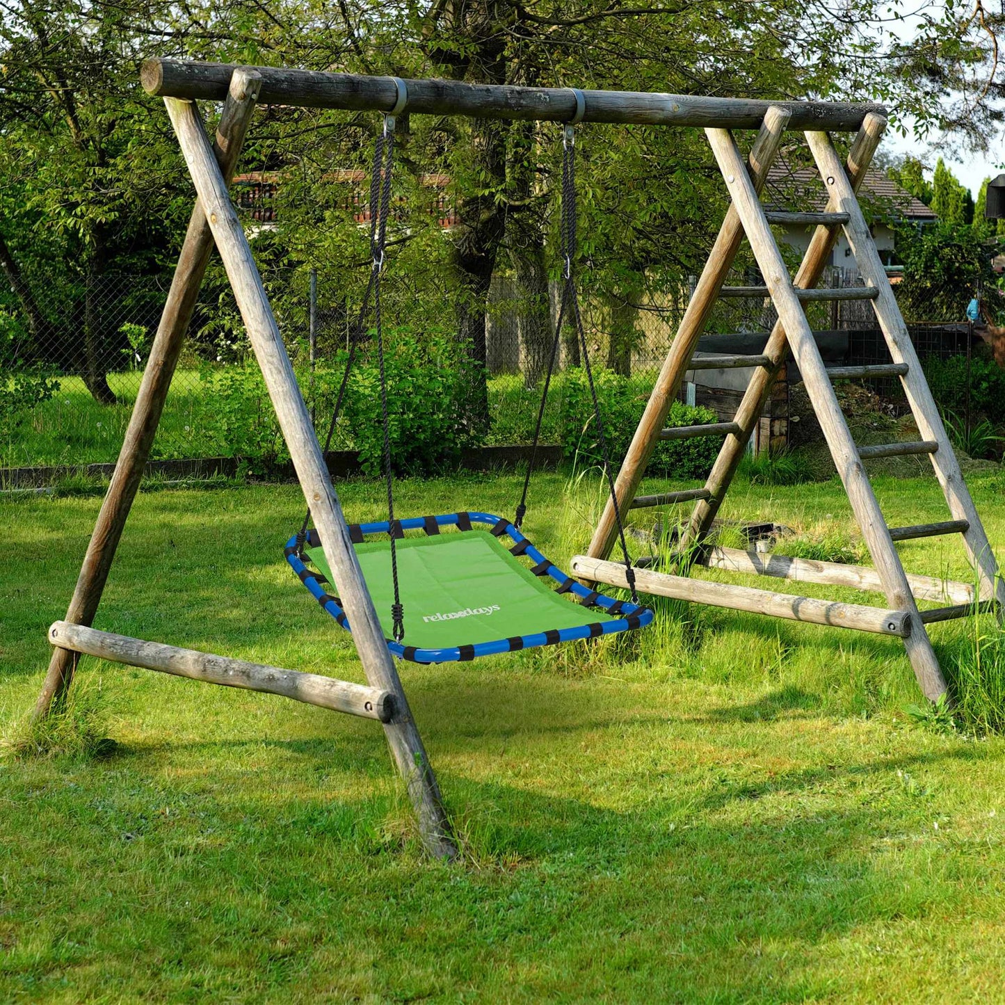 Swing with square nest in green