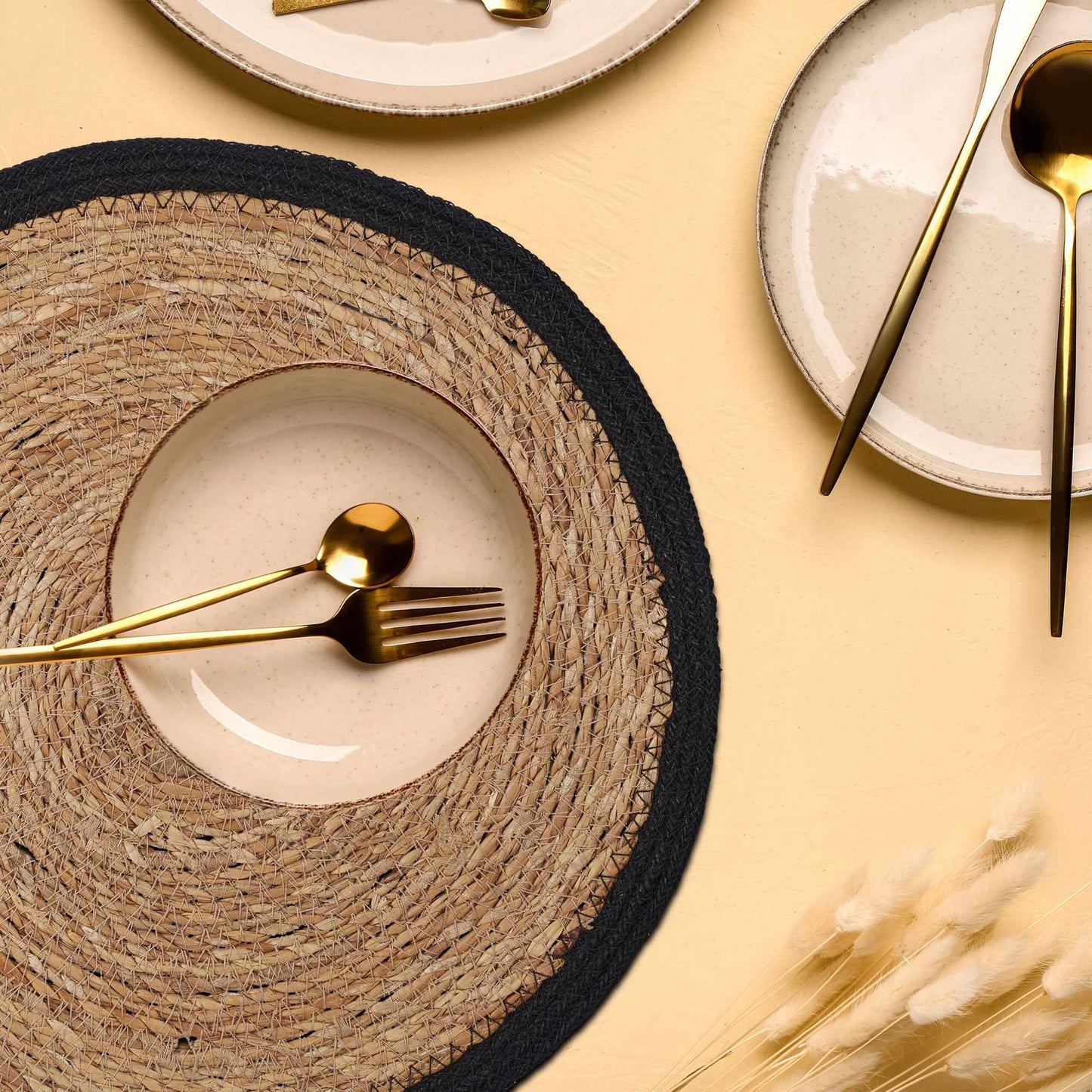 Table set 4-piece water hyacinth