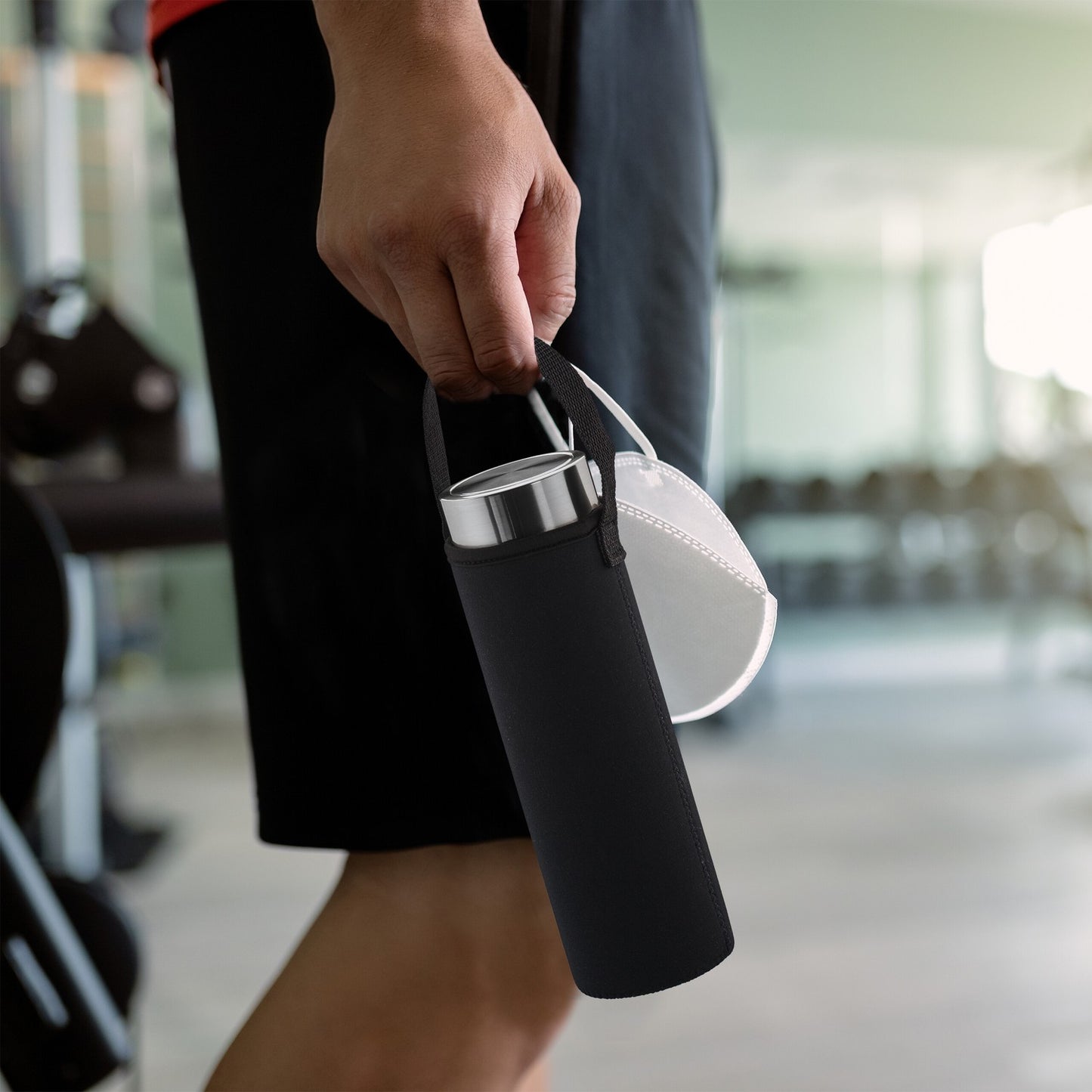 Tea bottle with strainer to take with you