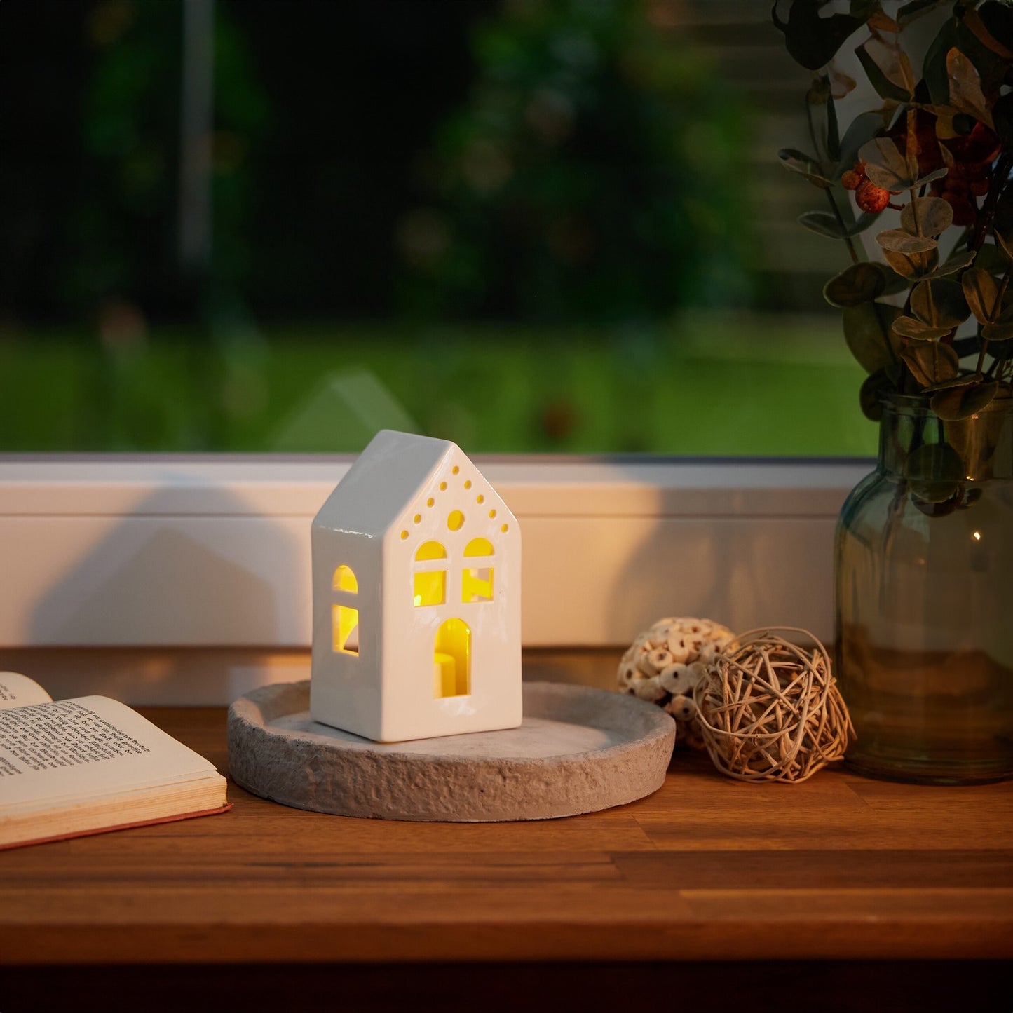 Tea house in white ceramic