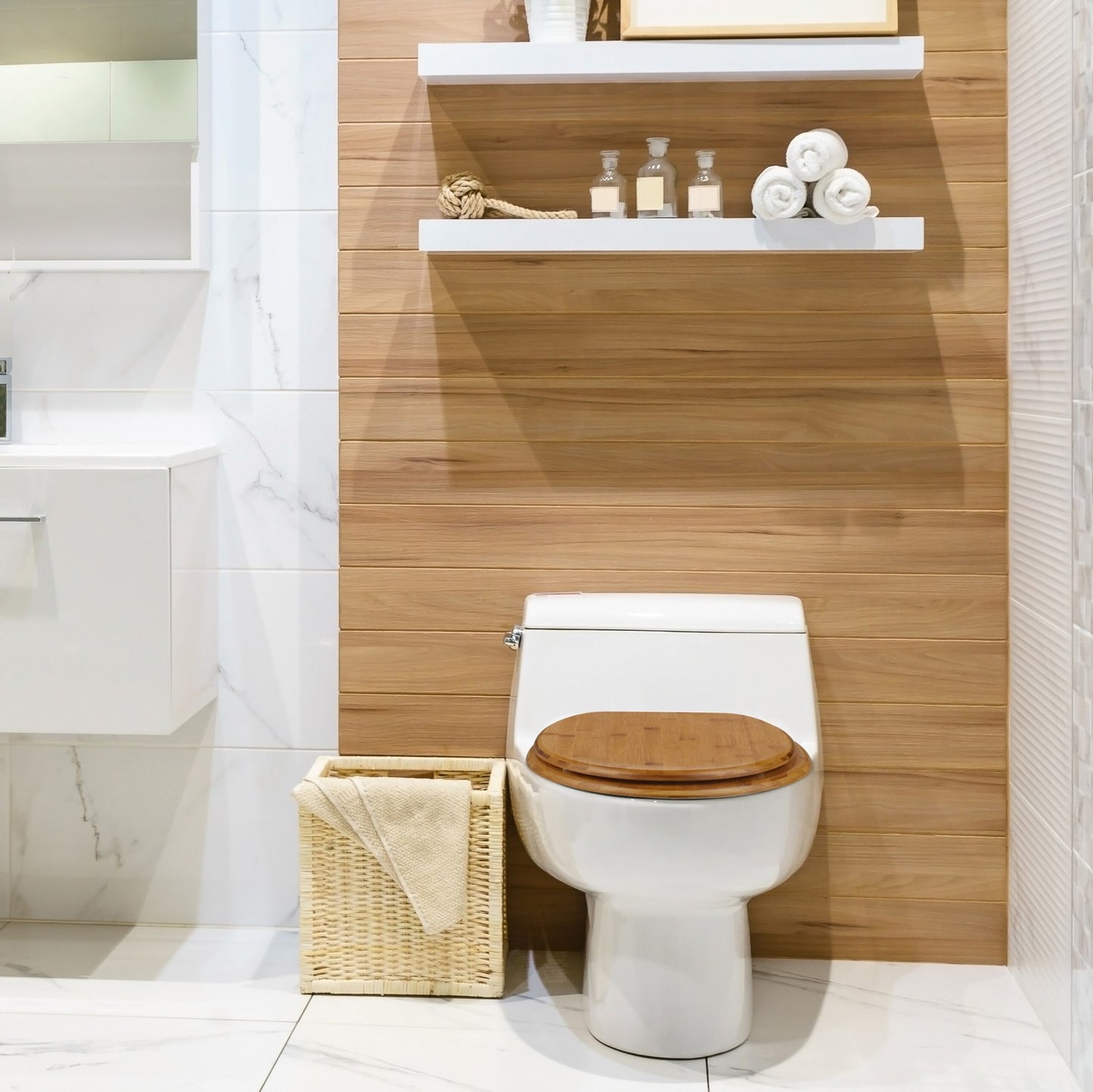 Toilet lid with soft-closing mechanism