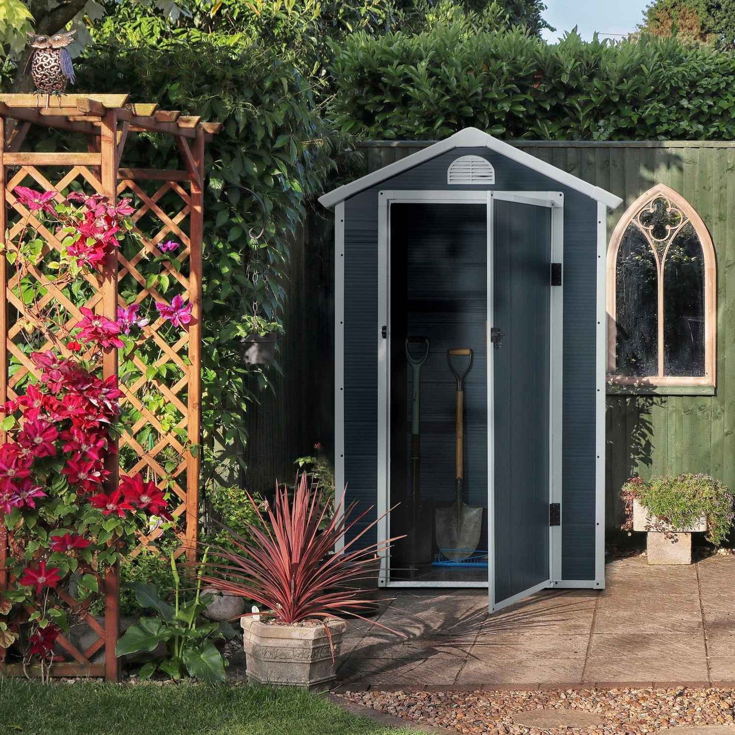 Outdoor tool shed in metal with ventilation window, 134 x 104 x 204 cm