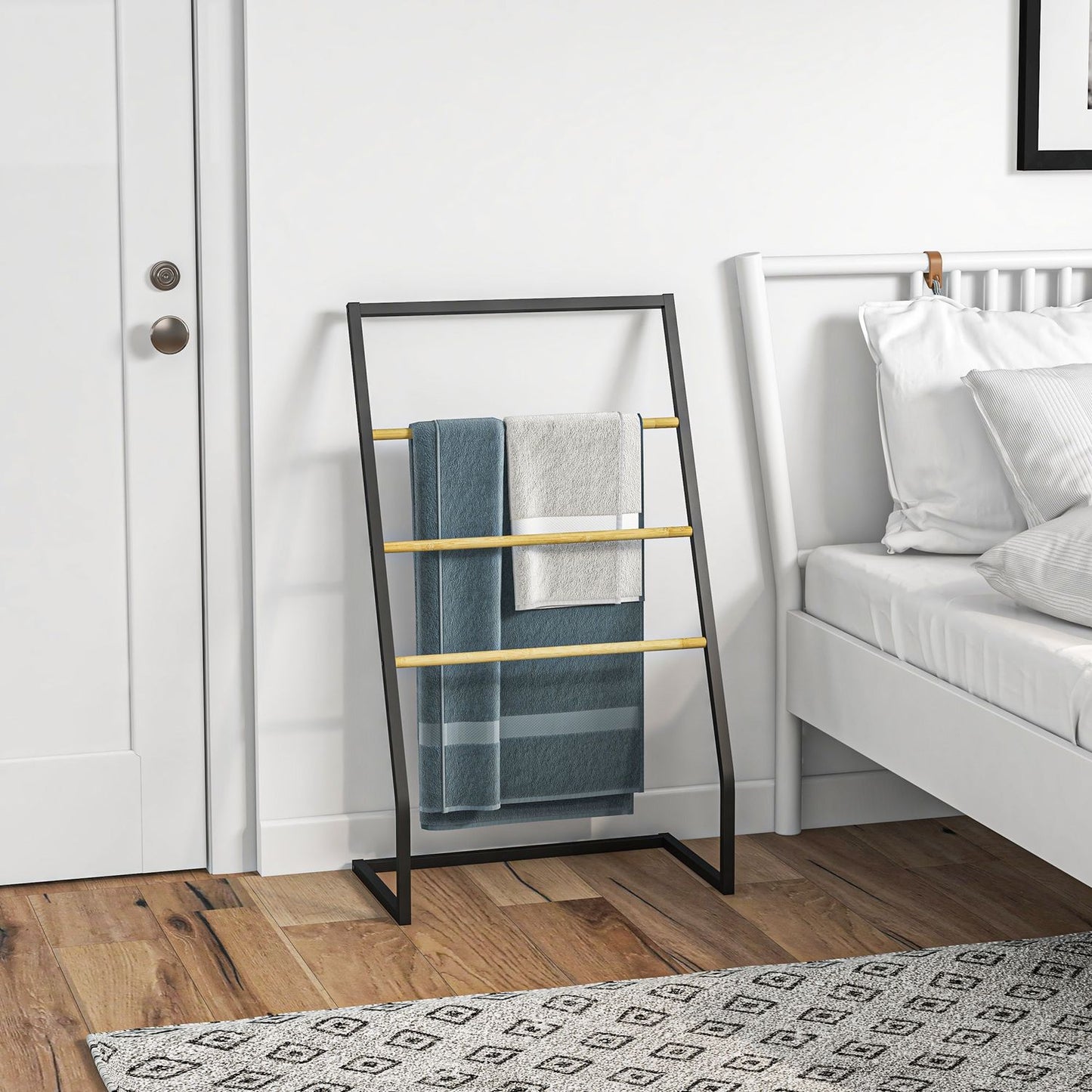 Freestanding towel rack in black steel with 3 rails