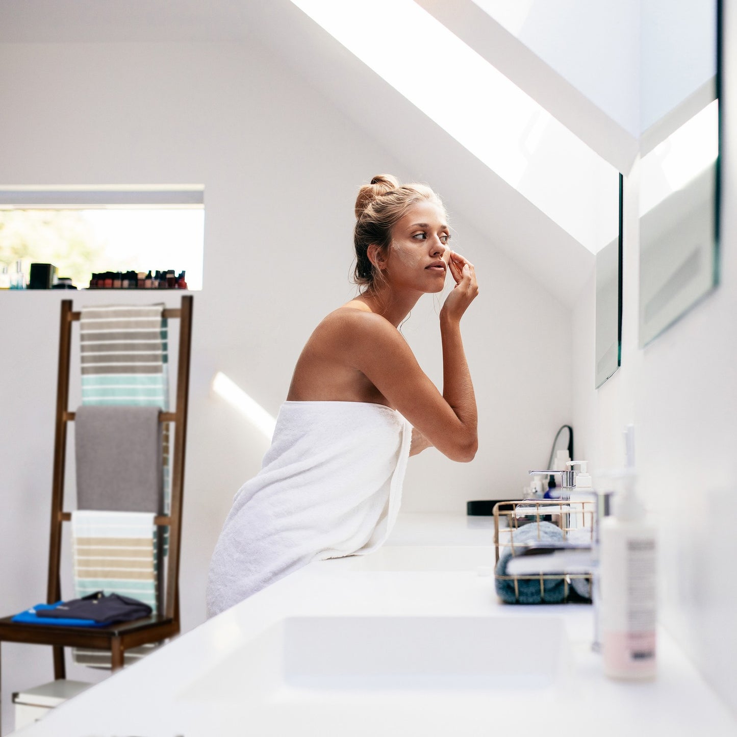 Towel hanger bamboo dark brown