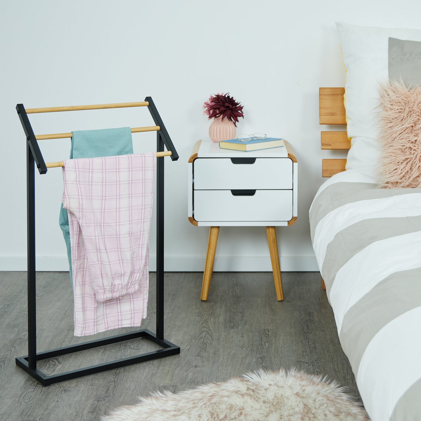 Towel rack with 3 rails