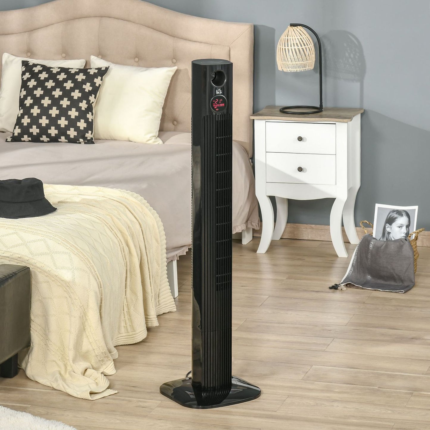 Tower fan with remote control, aroma diffuser, 3 speeds, black
