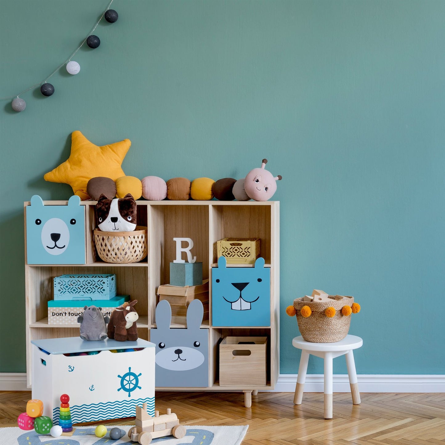Toy chest in nautical design