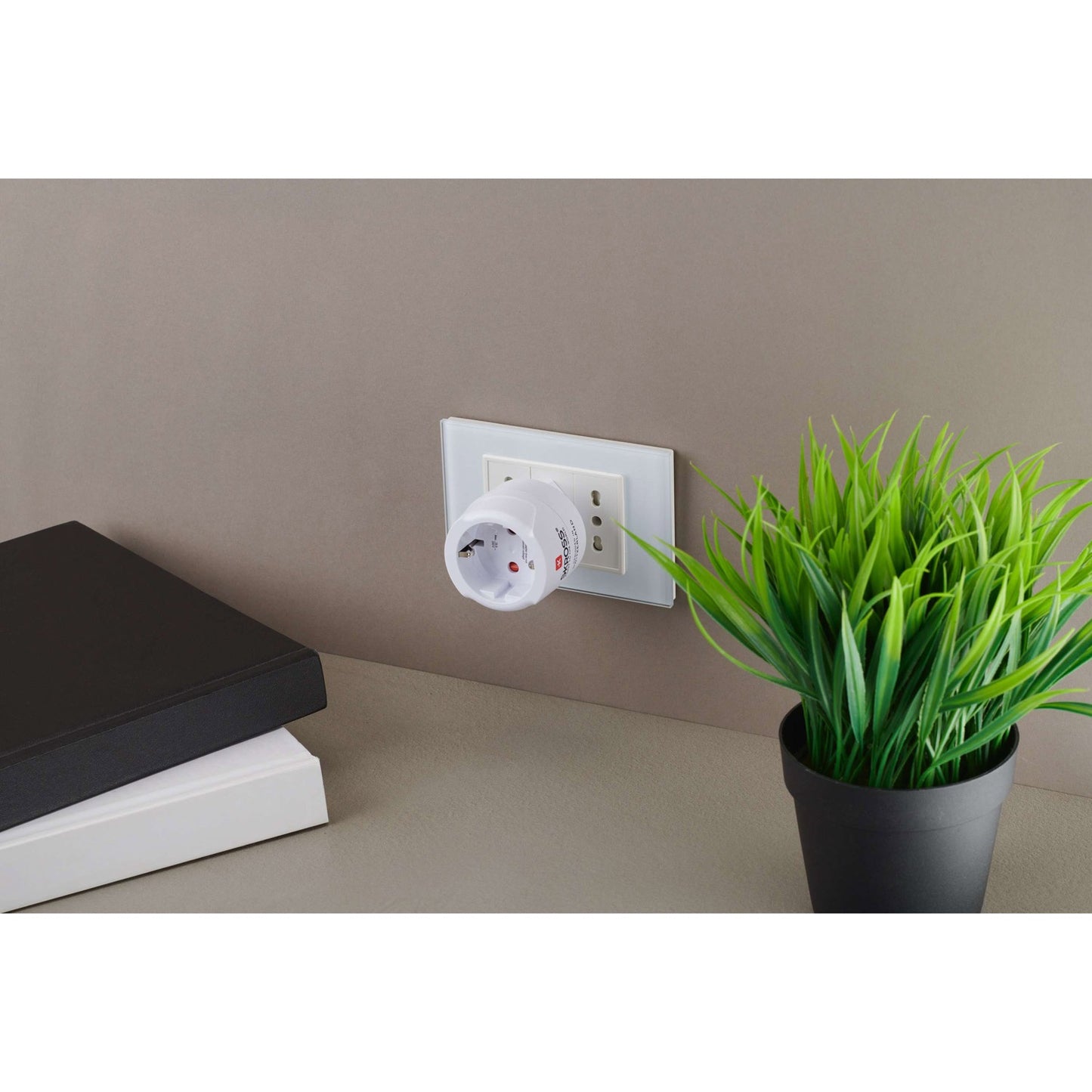 Travel adapter Europe to Switzerland/Italy/Brazil Earthed