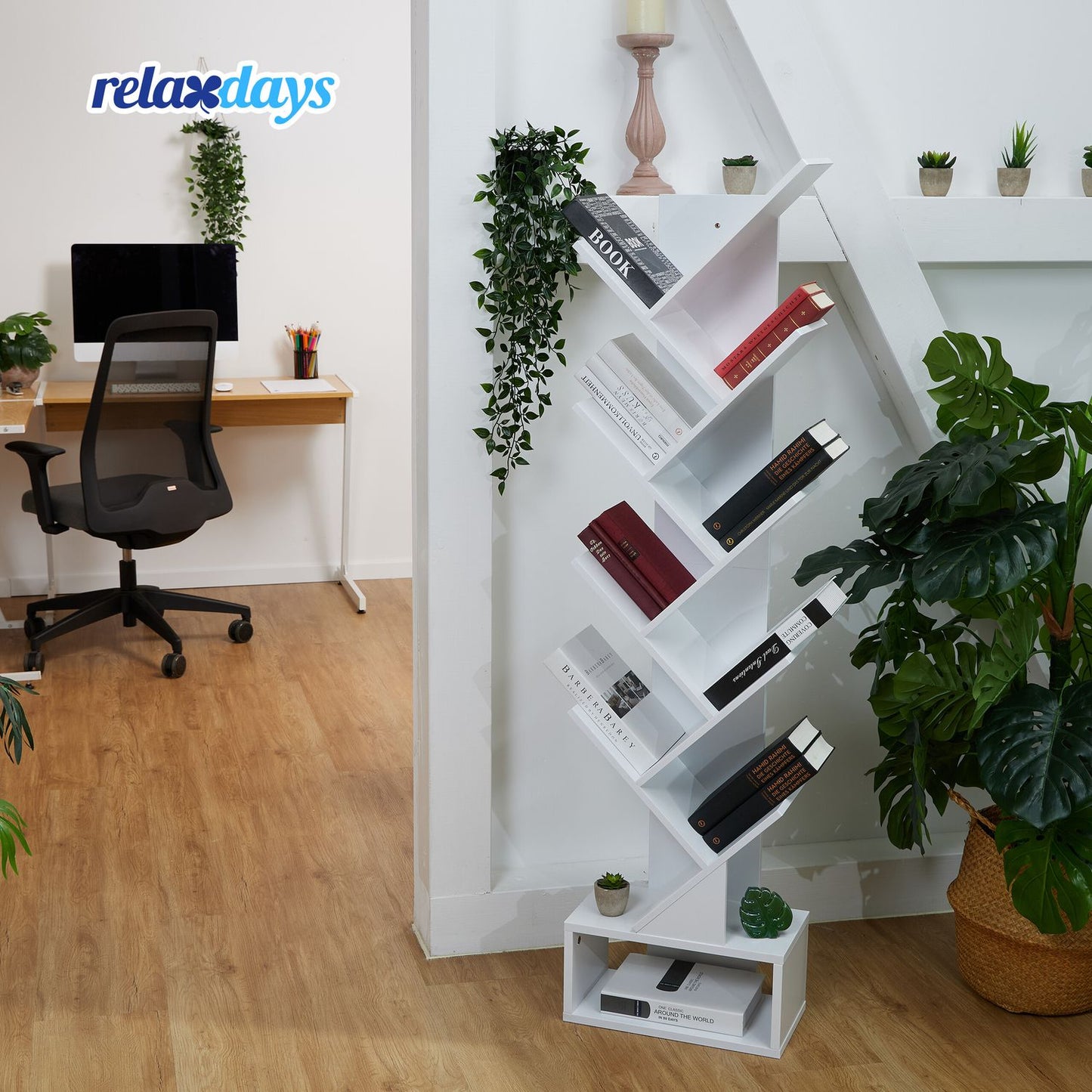 Tree-shaped bookshelf