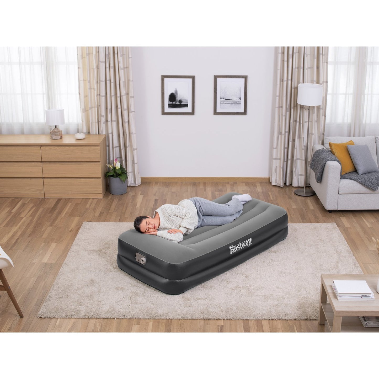 Tritech™ Double air mattress with built-in ac pump