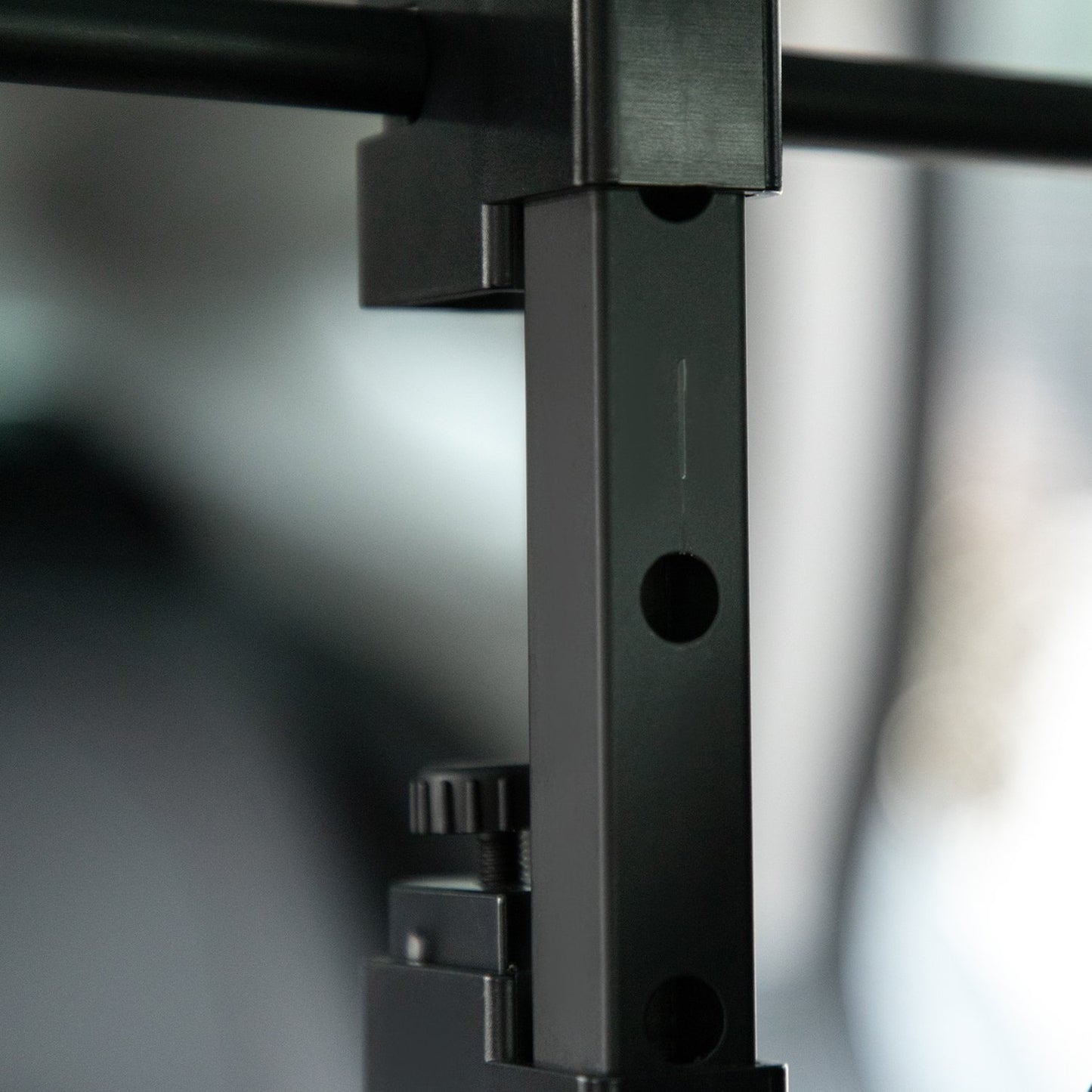 Adjustable universal divider for car trunks, steel, 89-150X76-124 cm