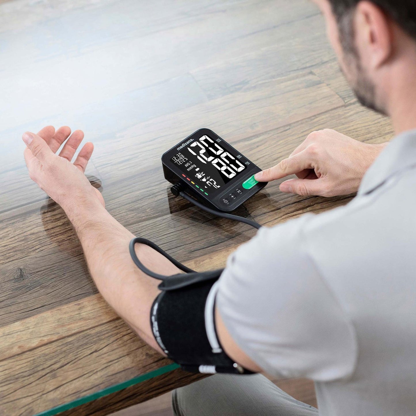 Upper arm blood pressure monitor BU582